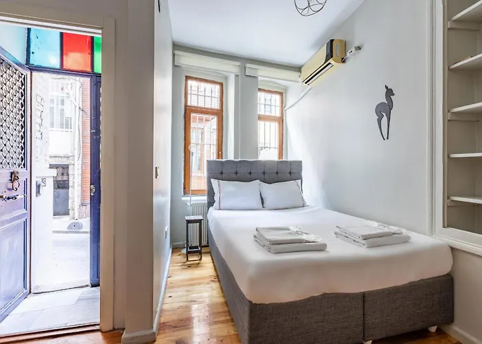 Pin Exclusive Taksim